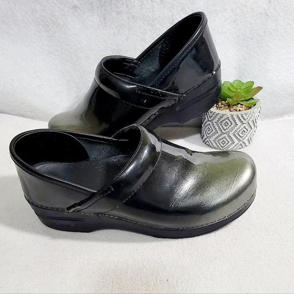 Dansko Black Gray Ombre Patent Leather Professional Round Toe Clogs Size 39 - Picture 3 of 13